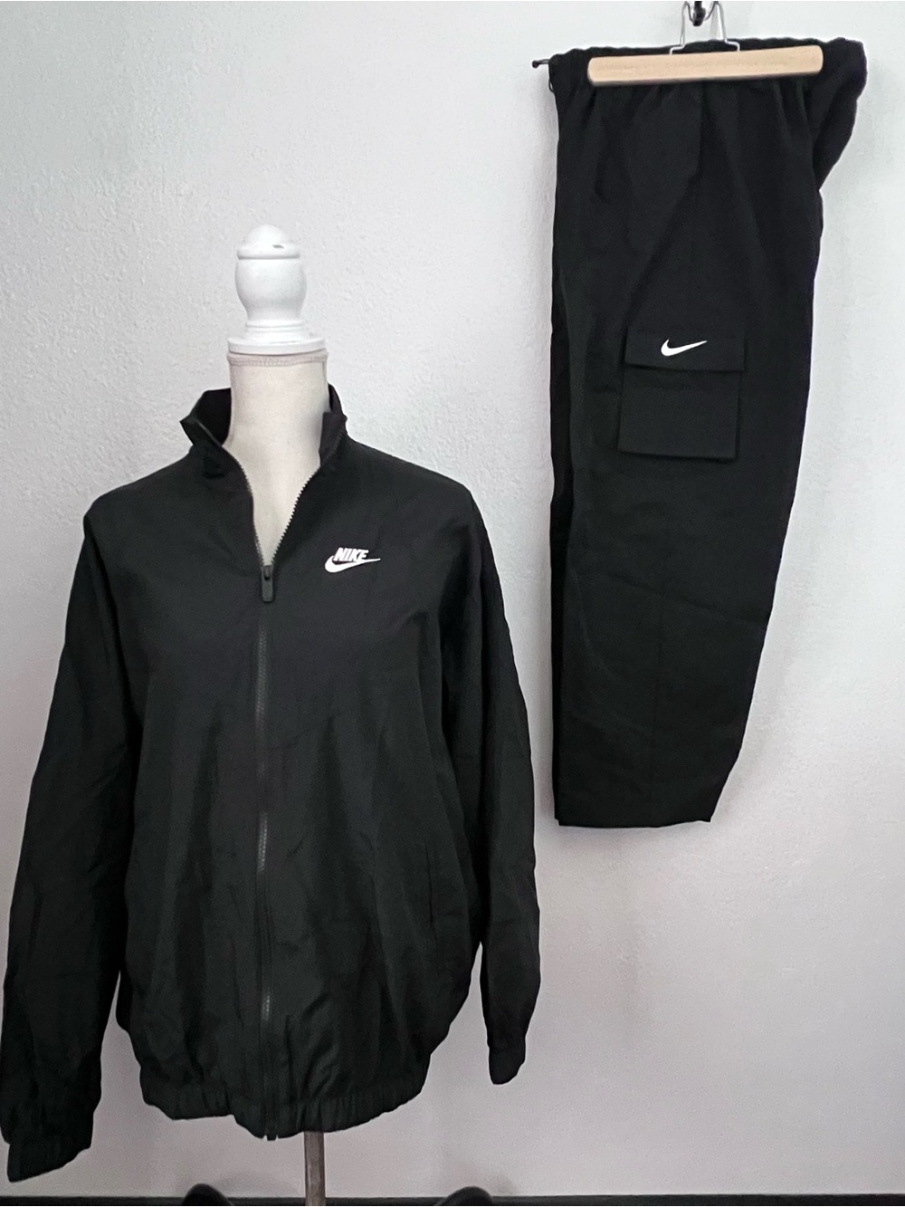 Nike Women’s Oversized Black Cargo Pants Size S NWOT - Picture 5 of 5